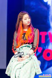 When it comes to the hair colors of twice, most people think of dahyun, our rainbow haired queen. 15 10 17 Twice ì‡¼ì¼€ì´ìŠ¤ By çŠ§é£› Part Cabelo Colorido Cabelo Coreano Cabelo