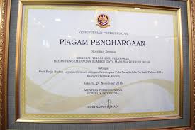 Biasanya piagam penghargaan ini diberikan kepada seseorang. Piagam Penghargaan Stip Jakarta