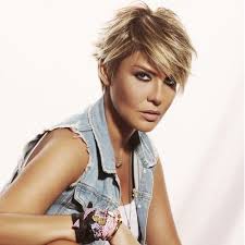 Destekleyecek Yaymlanyor Kliplerini Eurovision Elemeleri Singlenda Toplayaca Birinciy Trendy Short Hair Styles Short Hair Styles 2014 Short Hair Styles