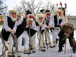 Despre case traditionale romanesti am scris si, probabil, vom mai scrie. Atelier De ConfecÈ›ionare A MÄƒÈ™tilor TradiÈ›ionale Winetours Moldova