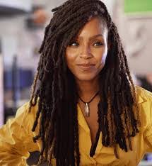 Lauri Francis's Instagram, Twitter & Facebook