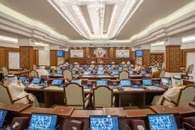 مجلس الشورى السعودي أسس في عهد الملك عبد العزيز آل سعود عندما أعلن توحيد المملكة العربية السعودية، وأصدر أوامره بإعلان اسم المملكة العربية السعودية، وأعلن التعليمات الأساسية التي نصت على استخدام مبدأ الشورى أسلوباً للنصح لولي الأمر، وليس للمجلس. Ù…Ø¬Ù„Ø³ Ø§Ù„Ø´ÙˆØ±Ù‰ ÙŠÙˆØ§ÙÙ‚ Ø¹Ù„Ù‰ Ù…Ø±Ø³ÙˆÙ… Ø¨Ù‚Ø§Ù†ÙˆÙ† ØªØ¹Ø¯ÙŠÙ„ Ø¨Ø¹Ø¶ Ø£Ø­ÙƒØ§Ù… Ù‚Ø§Ù†ÙˆÙ† Ø§Ù„Ø¹Ù…Ù„