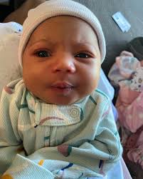 I was hesitant to Deadlift for a long time, but now it's my favorite  exercise for legs! It feels very comfortable now that I've switched to  using the Hex Bar 😊 🎧: