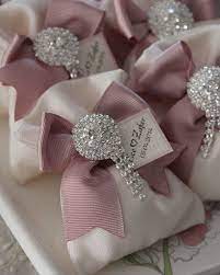 These Pretty Favour Pouches Can Be Made In Various Colours And Decor Please Dm Whatsapp Or Wedding Gift Favors Creative Wedding Gifts Wedding Gifts For Guests