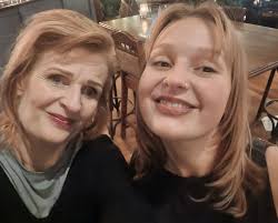 Helen Bang (@helenbang) • Threads, Say more