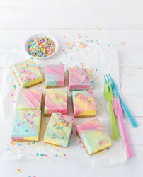 Rhabarber Creme Schnitten Ein Backbuch Eine Verlosung Emma S Lieblingsstucke Rezept Blechkuchen Rezepte Blechkuchen Kindergeburtstag Kuchen Einhorn