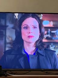 Anyone else sob in early S2 when Emma and Snow came home and everyone went  to Granny's without Regina? : r/OnceUponATime