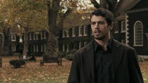 Dans le film rocknrolla en streaming vf, caïd londonien, lenny travaille à l`ancienne. Prime Video Rocknrolla