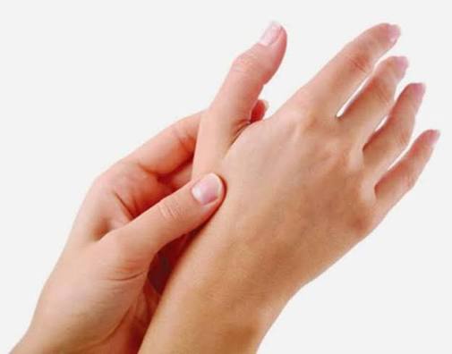 Tê bì tay chân là nguyên nhân của bệnh gì và khi nào cần đi khám? - Báo Nam  Định điện tử