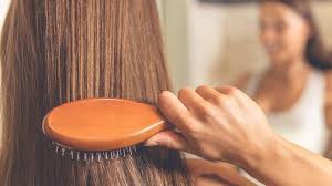 La perte de cheveux suit une topographie précise. Les Raisons De La Chute De Cheveux Chez Les Femmes Le Vrai Du Faux Madame Figaro