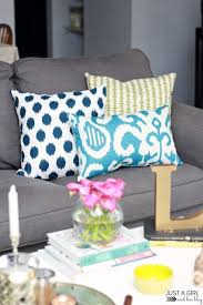 3 Ways To Mix And Match Throw Pillows Pillows Throw Pillows Toss Cushions