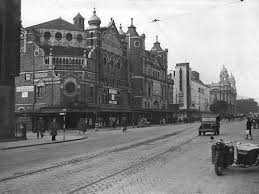 Grand opera house yakınlarında hangi oteller var? Great Victoria St Belfast Looks Like War Time Or Soon After Grand Opera House And Hippodrome On The Left Belfast Belfast City Ireland Landscape