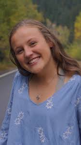 Alexandra Niles's Instagram, Twitter & Facebook