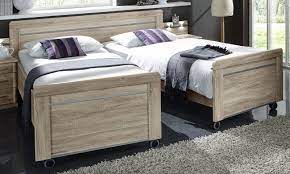 Einrichtung mit liebe zum detail. Komfortabel Hohes Senioren Doppelbett Auf Rollen Runcorn Schlafzimmer Mit Doppelbett Schlafzimmer Schlafzimmer Bett