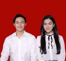 Ketentuan foto surat nikah warna back ground model pakaian dan ukuran. Curi Perhatian Ini 7 Potret Pas Foto Seleb Tanah Air Di Buku Pernikahan Merdeka Com