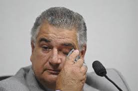 Ex-auxiliar de Agnelo chora e nega aliança com Cachoeira