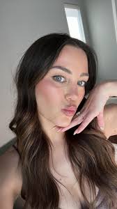 Water based, non pore clogging, hydrating/creamy, it’s divine!! @kosas BB  cream (I’m using shade 13 here but also like shade 14 when I have a fake  tan)