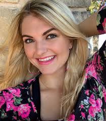 Sarah Huitt's Instagram, Twitter & Facebook