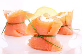 Recette D Aumonieres De Saumon Sans Pate Feuilletee Aumoniere Saumon Saumon Fume Roule Saumon