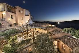 Welches bereits von 1713 bis 1720 die könige von sizilien und von 1720 bis 1861 die von sardinien. Boutiquehotel Arathena Mit Pool In San Pantaleo Sardinien