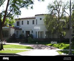 Image result for tbn:AWzYY9q209rRYM::rho0ofa.jeeran.com/24947_ABEER__ROSE.jpg