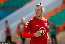 Considerato uno dei più grandi talenti degli ultimi anni, non riesce mai ad esprimere tutto il suo potenziale anche a causa dei numerosi infortuni che lo hanno colpito durante la sua carriera, è cresciuto nel settore giovanile del southampton. 36ps N33ko Ztm