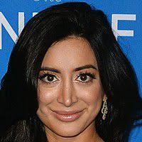 Noureen DeWulf: American actress (1984-)