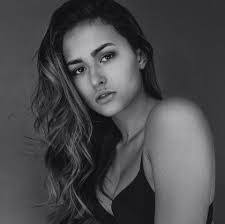 Denise Petrarca's Instagram, Twitter & Facebook