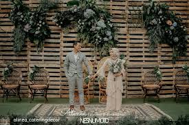 Dekorasi pernikahan tidak melulu harus mewah, lho. Bernuansa Rustic 10 Dekorasi Wedding Ini Bisa Jadi Inspirasi Kamu