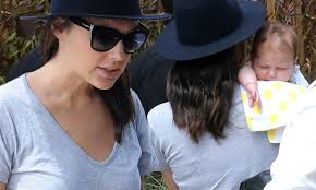 Самые новые твиты от gal gadot (@galgadot): Gal Gadot Steps Out In Malibu With Husband And Daughters Daily Mail Online