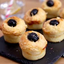 Muffins Sales Facon Pizza Muffinssales Vous Aimez La Pizza Vous Allez Adorer Cette Recette Simplissime In 2020 Dessert Pizza Recipes Dessert Pizza Recipe Easy Food