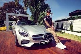 Lewis Hamilton Arrives At Formula One Dripping In Bling Mercedes Lewis Lewis Hamilton Formula One