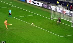 Geronimo rulli keeps out de gea's effort. Q9fiqwz3 E Bcm