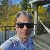 Robert Pons's Instagram, Twitter & Facebook