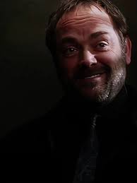 Crowley e Lucífer: Conflito Sobrenatural no Inferno