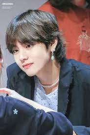 10 potret menawan v bts dengan rambut ash gray, bikin makin kagum. Which Hairstyle Do You Think Suits Bts Taehyung Better A Perm Or A Mullet Quora