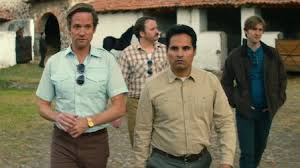 Mexico will explore the origins of the modern drug war by going back to its roots, beginning at a time when the mexican trafficking world was a loose and disorganized confederation of independent growers and dealers. Narcos Mexico Netflix Offizielle Webseite
