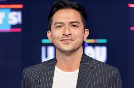 Fashion PULIS: Dennis Trillo Grateful to 'Green Bones' for His Best Career  Moment