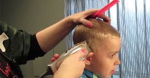 Comb the big hairs and lightly chop and mix the hairs. Teach Parents How To Have A Simple Haircut For Boys At Home
