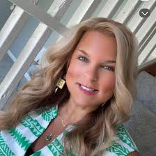 Which area would be best for snorkeling off the beach in Cancun, Mexico?