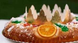 Nuestra elaboración va a una cámara de fermentación y una vez sale se le adorna con azúcar y se mete en. Como Hacer Un Roscon De Reyes Casero Y Delicioso Receta Completa Ideal