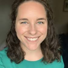 Kelly Carr's Instagram, Twitter & Facebook