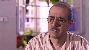 يقيم في بلاد الغربة بعيداً عن أهله وعائلته والمكان الذي تربى فيه وهو صغير وكما أن غريب كان فاقد للذاكرة بسبب حادث ما فتمشي حياته بشكل. Ø®Ù„ÙŠÙ„ ÙÙŠ Ø¶Ø¨ÙˆØ§ Ø§Ù„Ø´Ù†Ø§ØªÙŠ Ø¨ÙƒÙ„ Ù…ÙˆØ³ÙˆØ¹Ø© Ø´ÙƒØ±Ø§ Ù„Ø·ÙˆÙ‚ Ø§Ù„ÙŠØ§Ø³Ù…ÙŠÙ† ÙÙŠØ³Ø¨ÙˆÙƒ