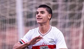 Nicolas, do São Paulo, é solto após prisão por atropelar idoso em SP
