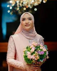 Anak sulung kepada pelakon datuk ziela jalil. Gambar Sekitar Majlis Pertunangan Anak Ziela Jalil Media Hiburan