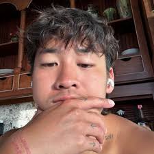 Damien Law (@damofrog)