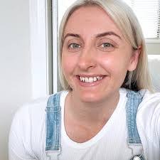 Shauna Hull's Instagram, Twitter & Facebook