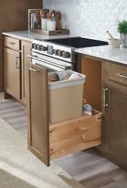 Pull out cabinet organizers will give your kitchen the update it needs in no time. Aristokraft Cabinetry Trash Bin Cabinet Pull Out Landhausstil Kuche Sonstige Von Masterbrand Cabinets Inc Houzz