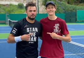 Jannik sinner (nacido el 16 de agosto de 2001) es un tenista profesional de italia, nacido en san candido. Jannik Sinner