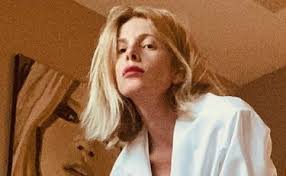 Alessia marcuzzi nasce a roma l'11 novembre 1972, figlia unica di un gioielliere, eugenio, e di una casalinga, tony. Alessia Marcuzzi E Il Marito Paolo Calabresi Marconi Bomba Di Signorini Lei In Vacanza Con Figlia E Amiche Lui Dorme In Un Altra Casa Libero Quotidiano